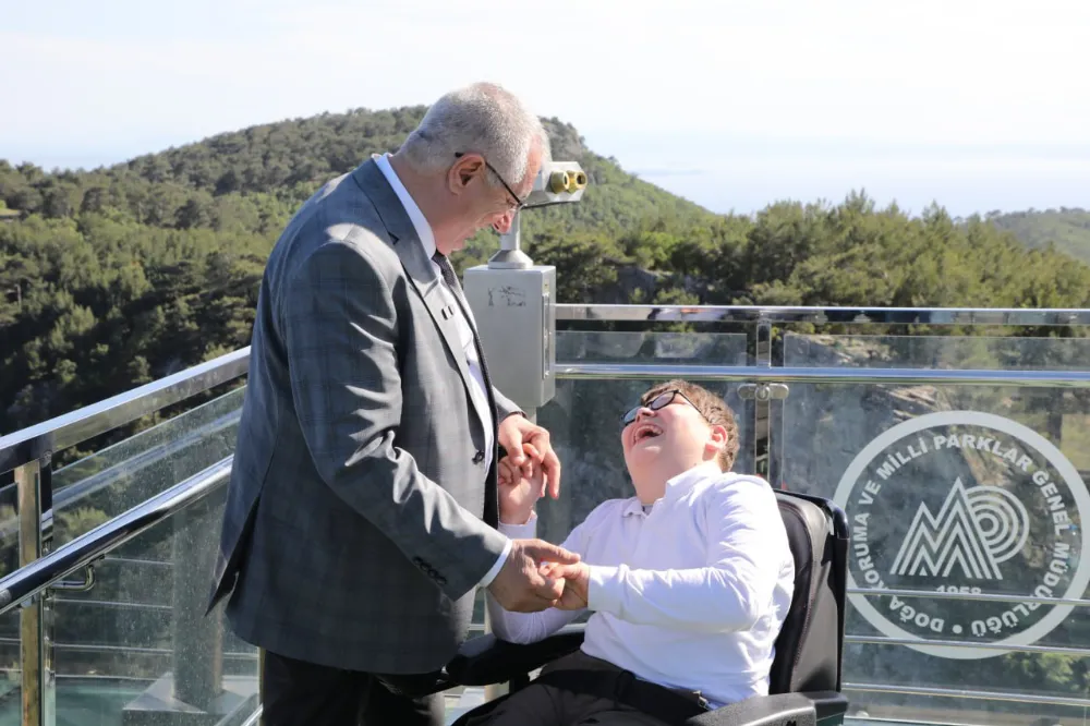 Başkan Ertaş, engelli öğrencinin dileğini gerçekleştirdi