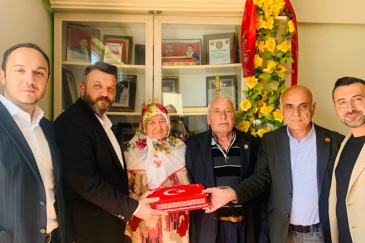 İzmit Belediyesi şehit ailelerini yalnız bırakmıyor
