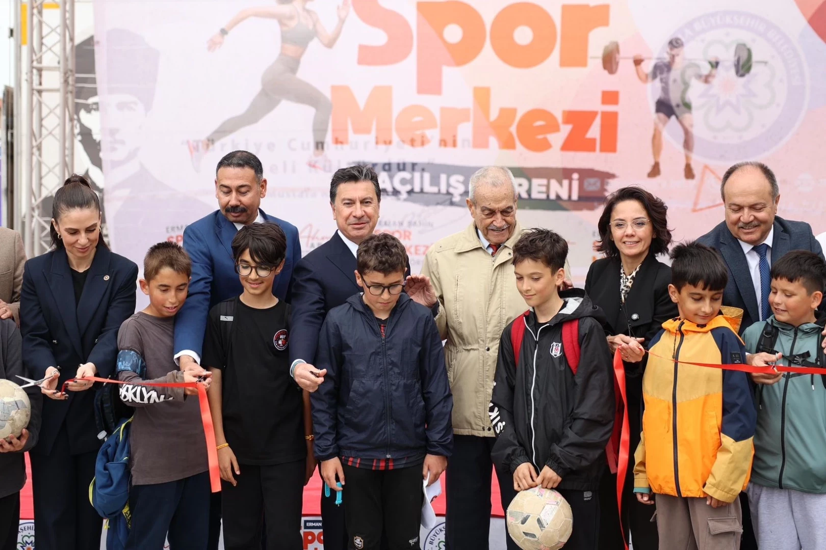 Erman Şahin Spor Merkezi Muğla’da hizmete açıldı