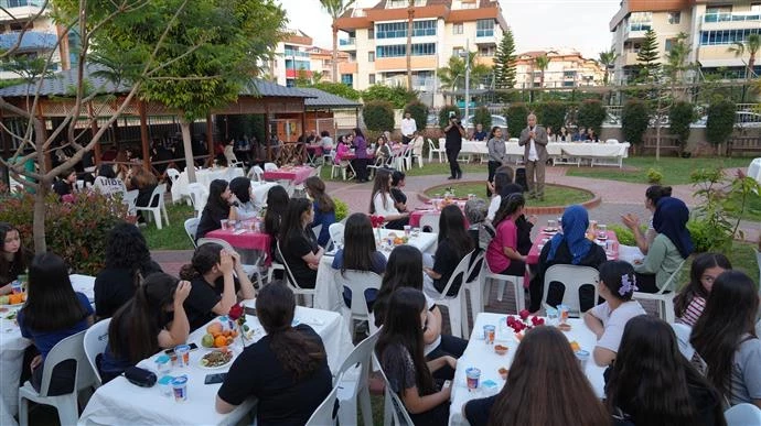 ALANYA BELEDİYESİ ORTAÖĞRETİM KIZ ÖĞRENCİ YURDU’NDA MORAL VE MOTİVASYON GECESİ