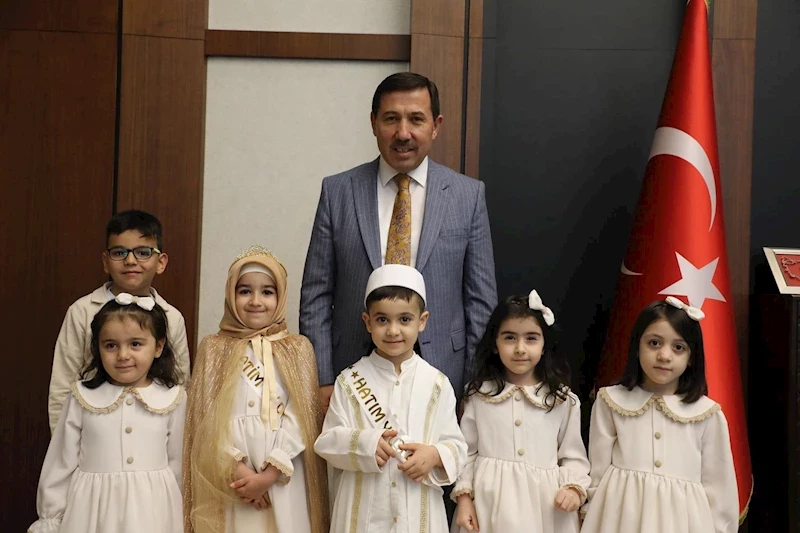 BAŞKAN KILCA’YA MİNİKLERDEN ANLAMLI ZİYARET