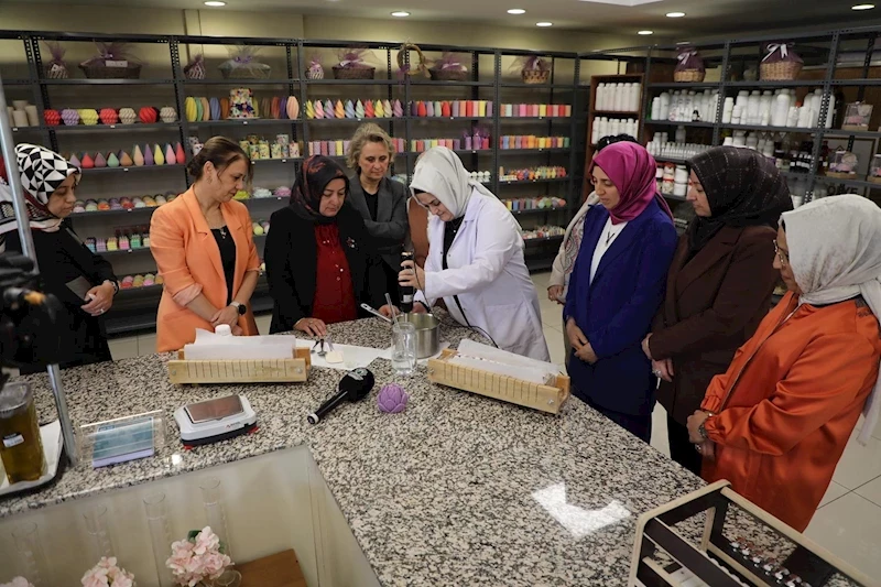 KONYA PROTOKOL EŞLERİNDEN “ATÖLYE KARATAY”A ZİYARET