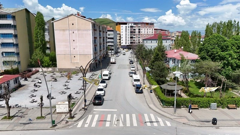 REYİS KONAĞI CADDESİ 