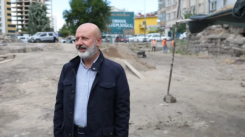 BAŞKAN ÇOLAKBAYRAKDAR: “ECDAT YADİGÂRI MEDRESE, ŞEHRİMİZİN KALBİ VE KÜLTÜR HAZİNESİ OLACAK”